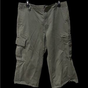 Gap-Vtg Standard Fit Cargo Shorts-Men's Size: 35/34-
Color: Khaki Green